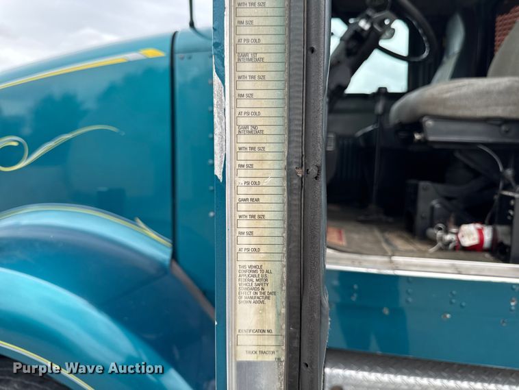 image for item DV2001 1994 Kenworth T800B semi truck