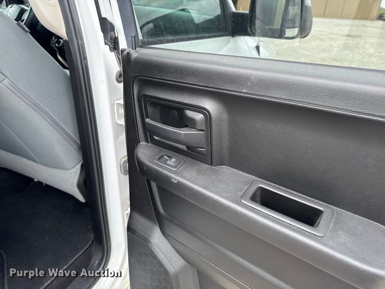 image for item DV2002 2019 RAM 1500 Ext. Cab pickup truck