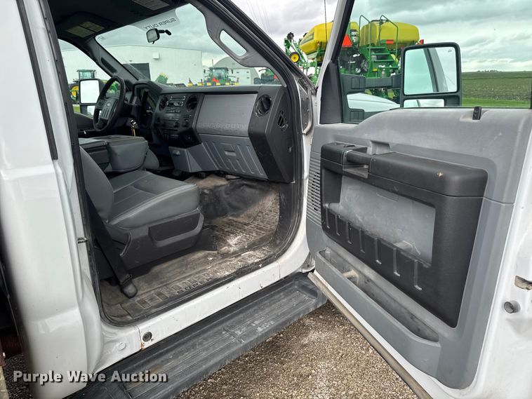 image for item DV2003 2013 Ford F550 Super Duty XL flatbed truck