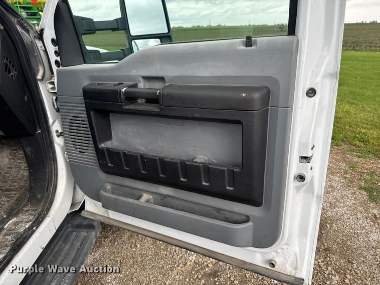 image for item DV2003 2013 Ford F550 Super Duty XL flatbed truck