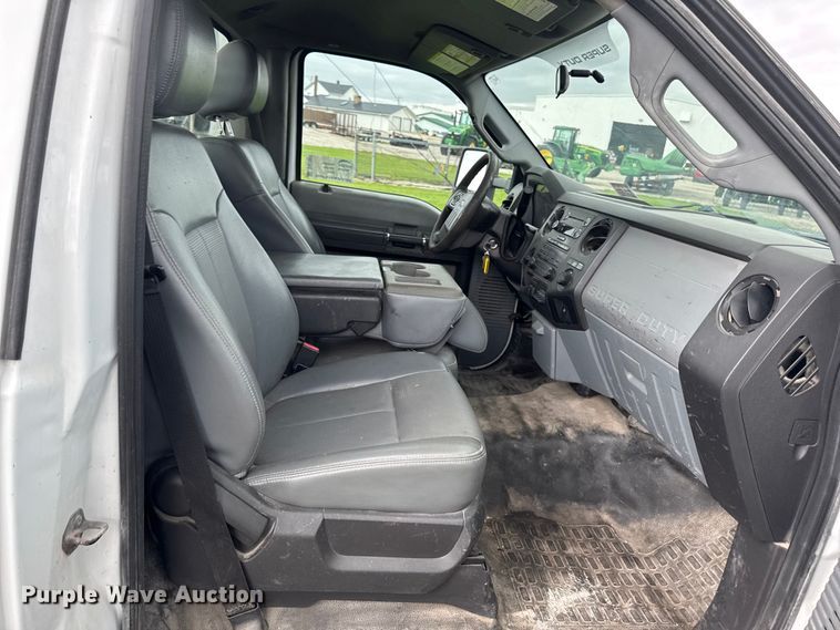 image for item DV2003 2013 Ford F550 Super Duty XL flatbed truck