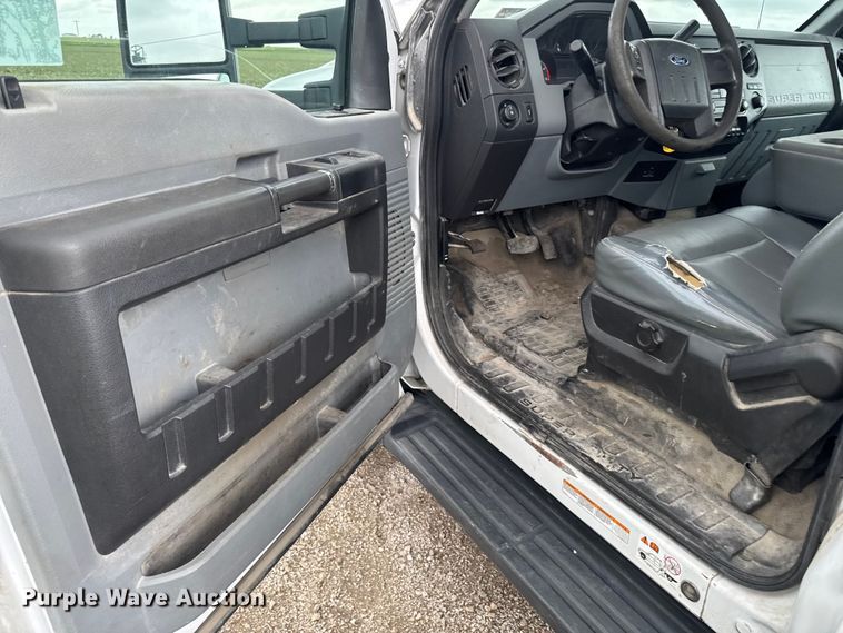 image for item DV2003 2013 Ford F550 Super Duty XL flatbed truck