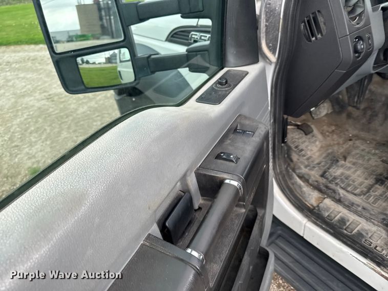 image for item DV2003 2013 Ford F550 Super Duty XL flatbed truck