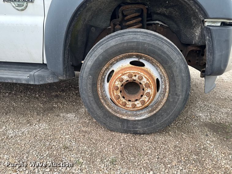 image for item DV2003 2013 Ford F550 Super Duty XL flatbed truck