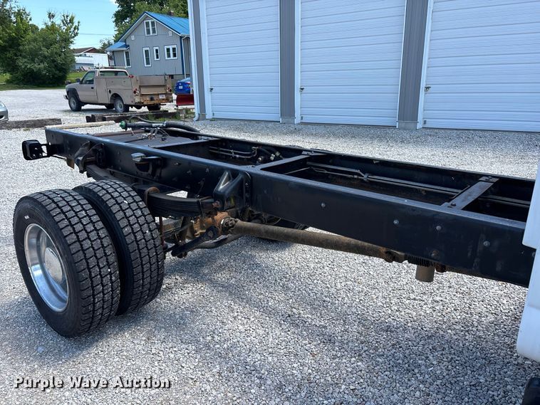 image for item DV4316 2008 GMC C5 5500 truck cab and chassis