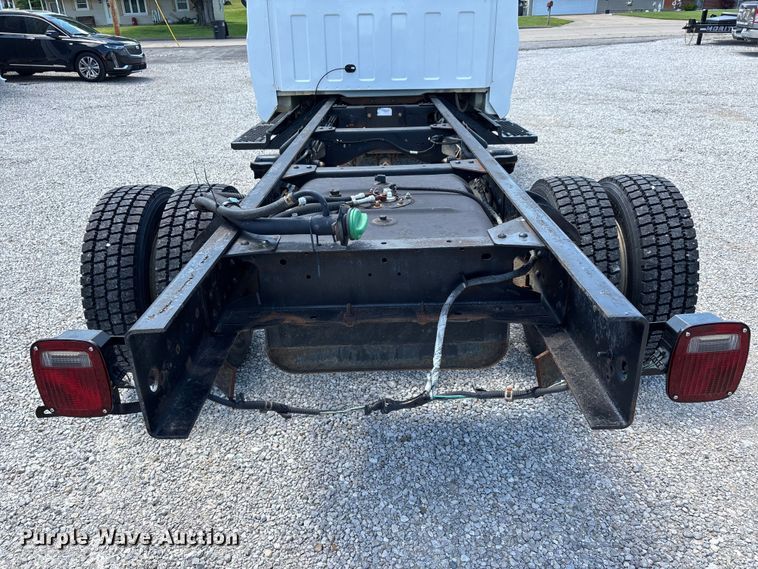 image for item DV4316 2008 GMC C5 5500 truck cab and chassis
