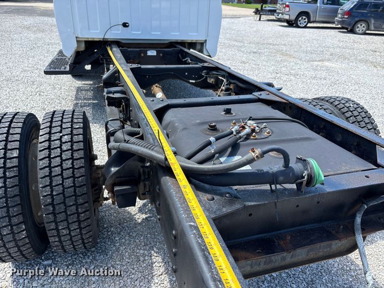 image for item DV4316 2008 GMC C5 5500 truck cab and chassis