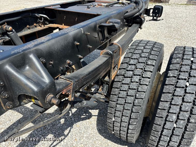 image for item DV4316 2008 GMC C5 5500 truck cab and chassis