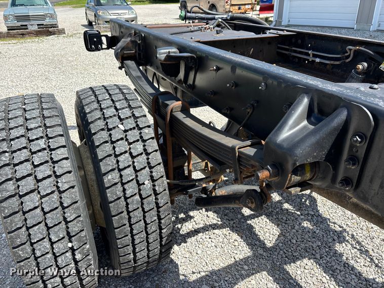 image for item DV4316 2008 GMC C5 5500 truck cab and chassis