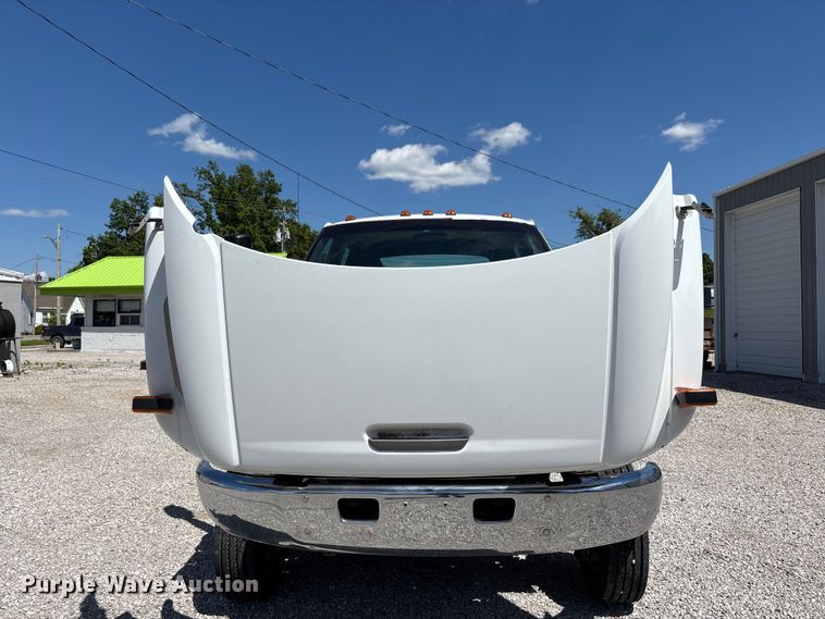image for item DV4316 2008 GMC C5 5500 truck cab and chassis