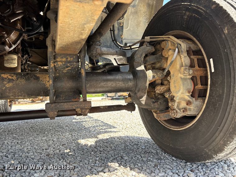 image for item DV4316 2008 GMC C5 5500 truck cab and chassis