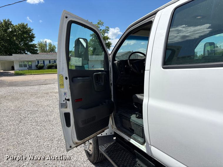 image for item DV4316 2008 GMC C5 5500 truck cab and chassis