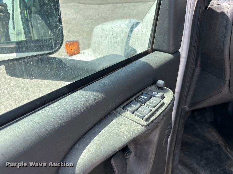 image for item DV4316 2008 GMC C5 5500 truck cab and chassis