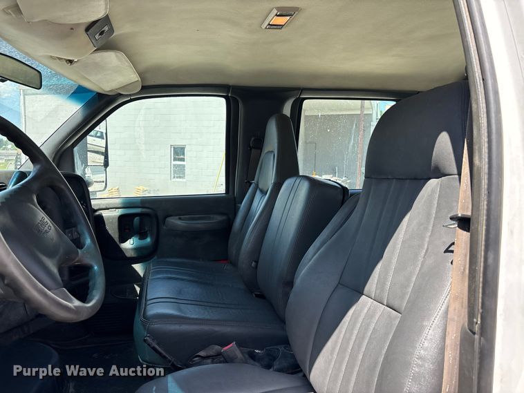 image for item DV4316 2008 GMC C5 5500 truck cab and chassis