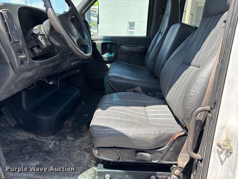 image for item DV4316 2008 GMC C5 5500 truck cab and chassis