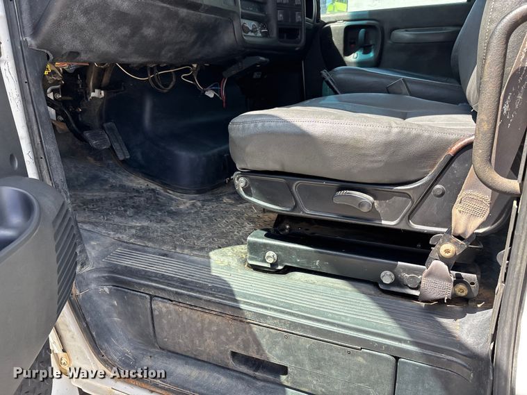 image for item DV4316 2008 GMC C5 5500 truck cab and chassis