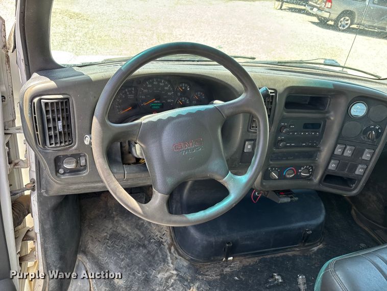 image for item DV4316 2008 GMC C5 5500 truck cab and chassis