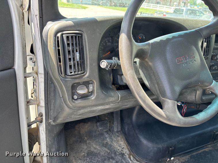 image for item DV4316 2008 GMC C5 5500 truck cab and chassis