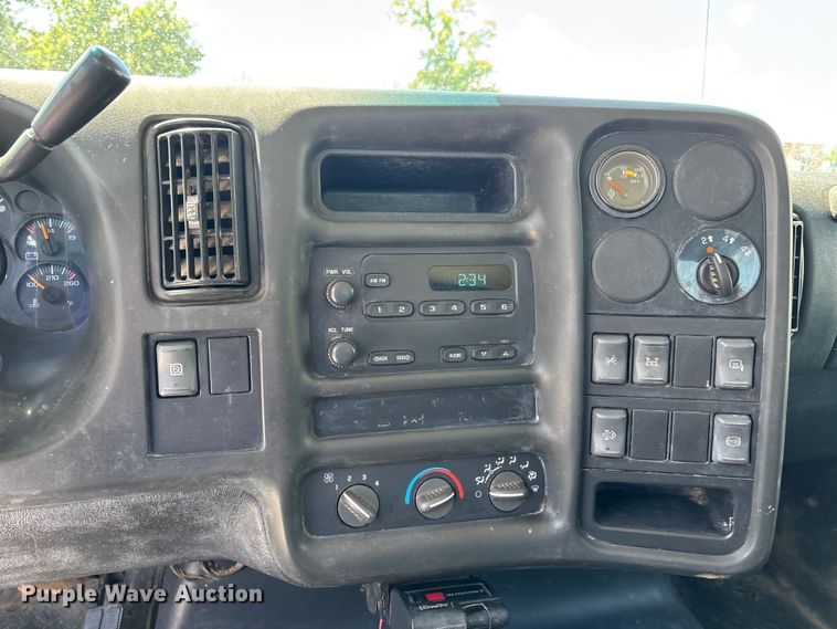 image for item DV4316 2008 GMC C5 5500 truck cab and chassis