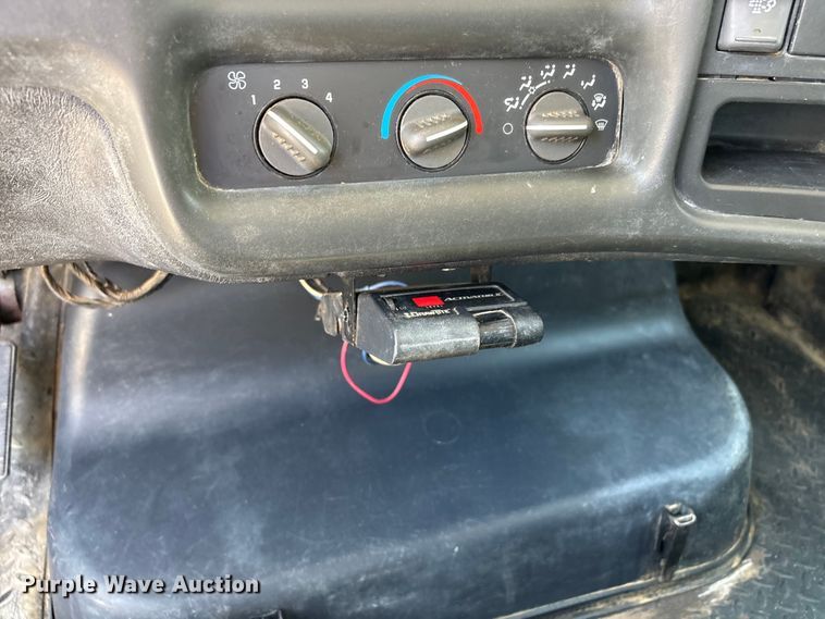 image for item DV4316 2008 GMC C5 5500 truck cab and chassis