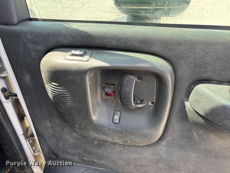 image for item DV4316 2008 GMC C5 5500 truck cab and chassis