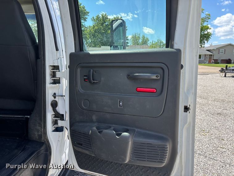 image for item DV4316 2008 GMC C5 5500 truck cab and chassis