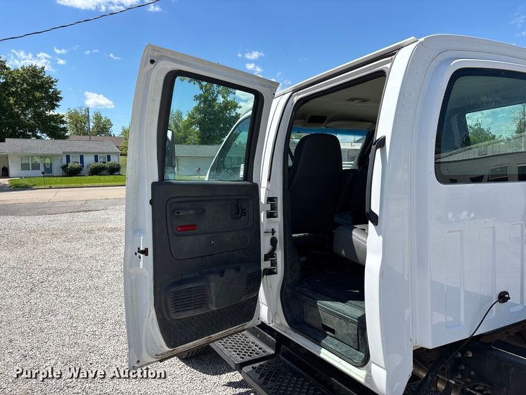 image for item DV4316 2008 GMC C5 5500 truck cab and chassis