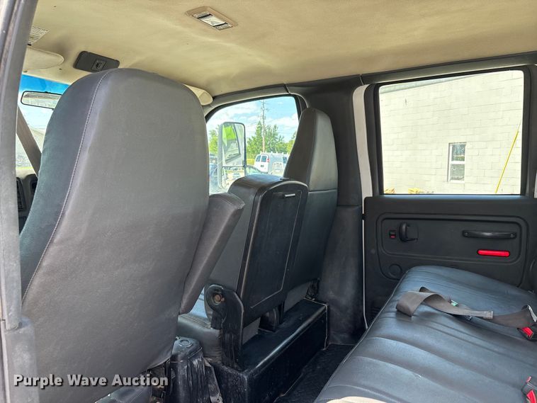 image for item DV4316 2008 GMC C5 5500 truck cab and chassis