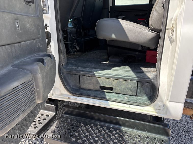 image for item DV4316 2008 GMC C5 5500 truck cab and chassis