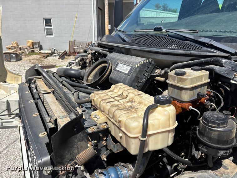 image for item DV4316 2008 GMC C5 5500 truck cab and chassis