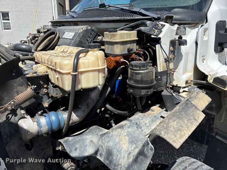image for item DV4316 2008 GMC C5 5500 truck cab and chassis