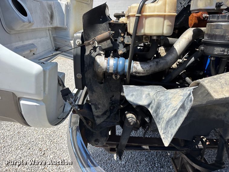 image for item DV4316 2008 GMC C5 5500 truck cab and chassis