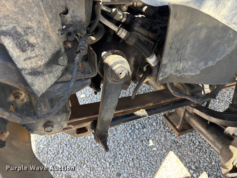 image for item DV4316 2008 GMC C5 5500 truck cab and chassis