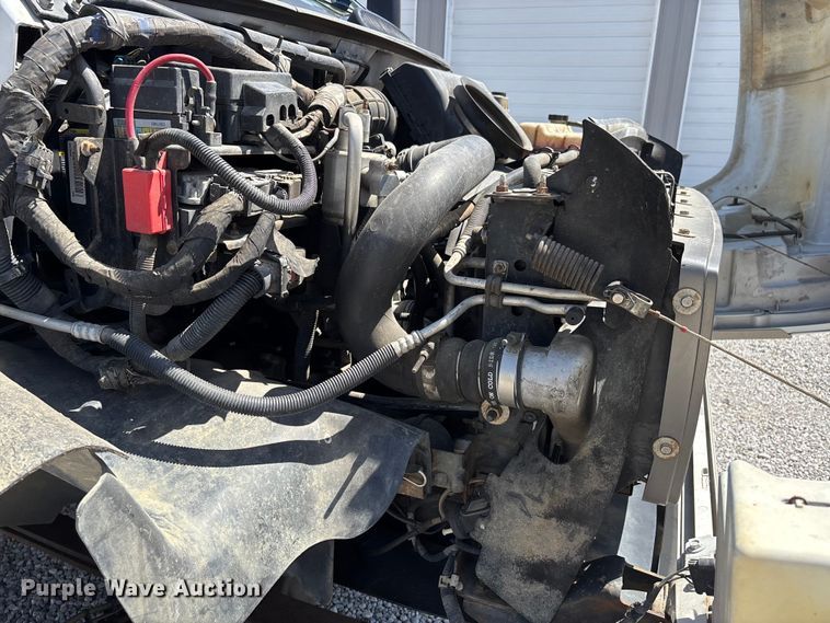 image for item DV4316 2008 GMC C5 5500 truck cab and chassis