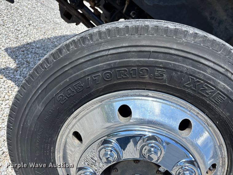 image for item DV4316 2008 GMC C5 5500 truck cab and chassis