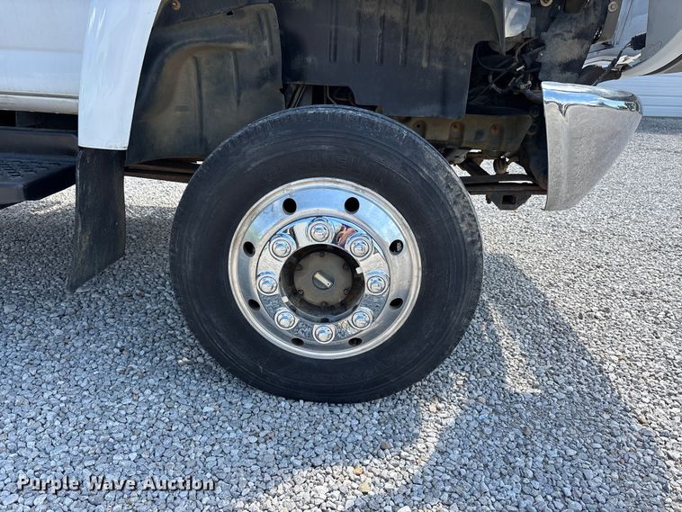 image for item DV4316 2008 GMC C5 5500 truck cab and chassis