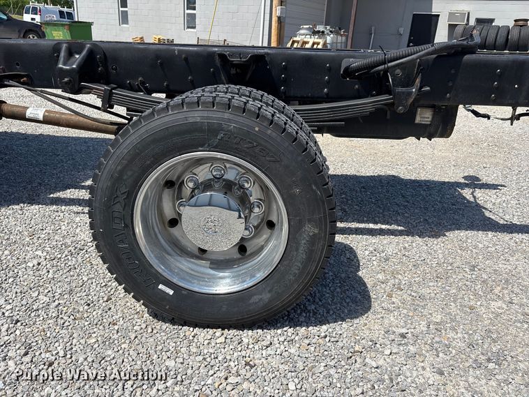 image for item DV4316 2008 GMC C5 5500 truck cab and chassis