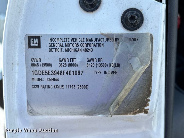 image for item DV4316 2008 GMC C5 5500 truck cab and chassis