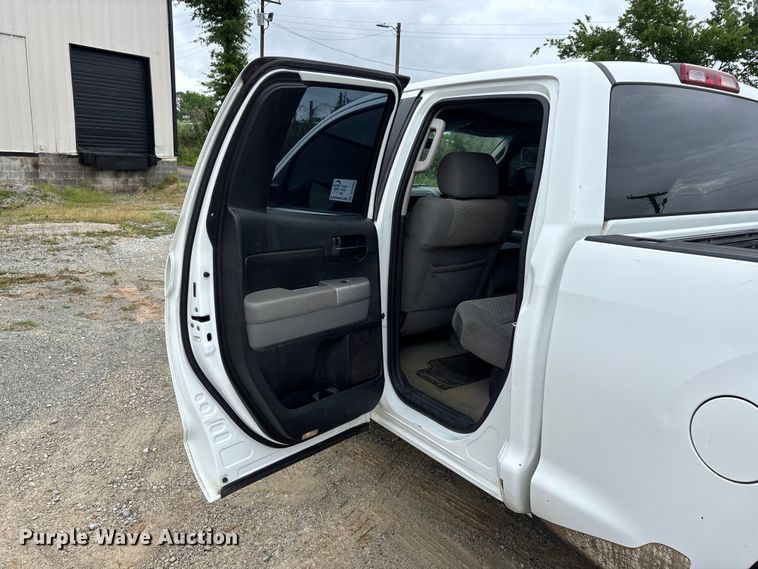 image for item DV4360 2008 Toyota Tundra Ext. Cab pickup truck