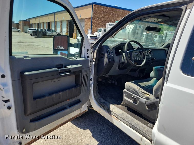 image for item DZ7123 2011 Ford F250 Crew Cab pickup truck