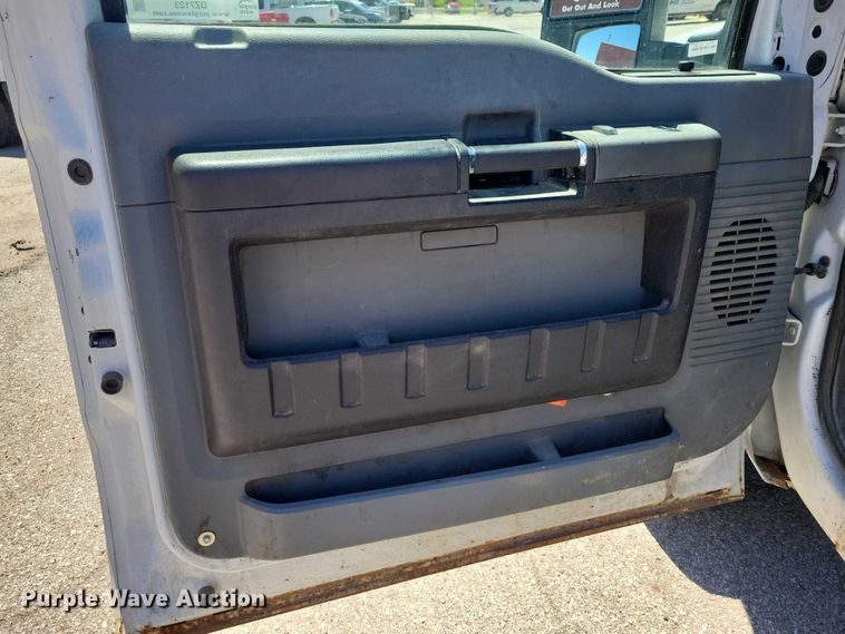 image for item DZ7123 2011 Ford F250 Crew Cab pickup truck