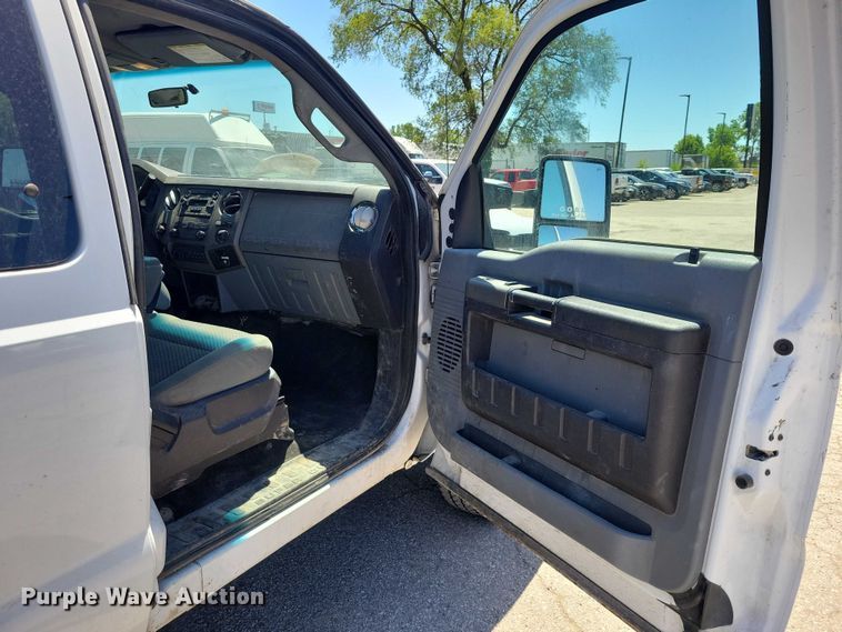 image for item DZ7123 2011 Ford F250 Crew Cab pickup truck