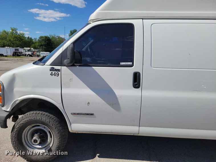 image for item DZ7124 2001 GMC Savana 3500 sewer camera van