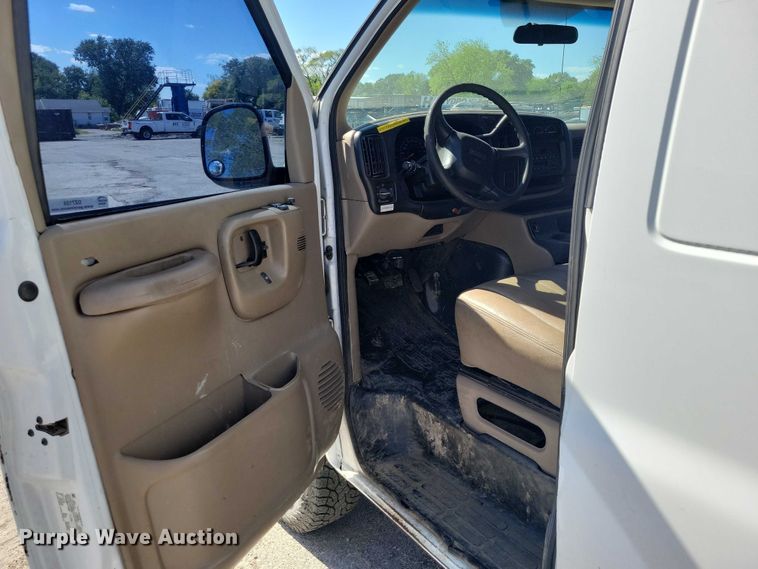 image for item DZ7124 2001 GMC Savana 3500 sewer camera van