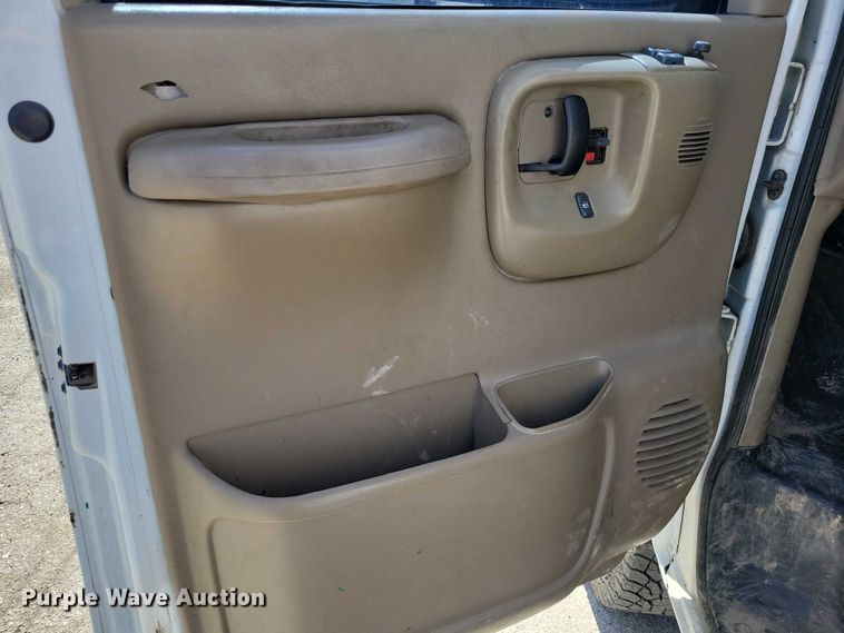 image for item DZ7124 2001 GMC Savana 3500 sewer camera van