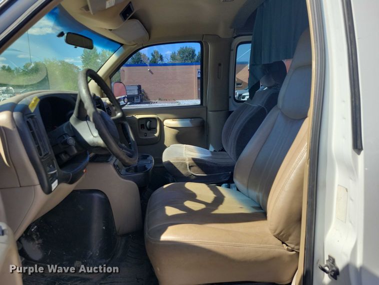 image for item DZ7124 2001 GMC Savana 3500 sewer camera van