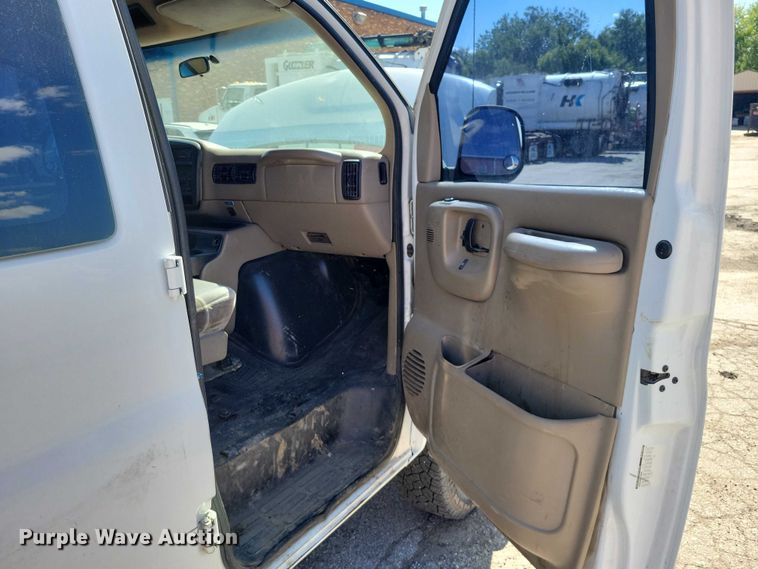 image for item DZ7124 2001 GMC Savana 3500 sewer camera van