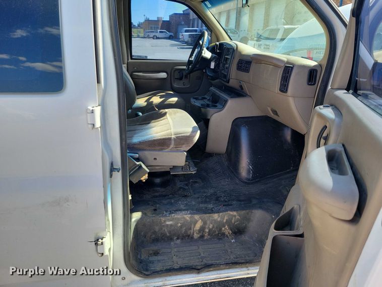 image for item DZ7124 2001 GMC Savana 3500 sewer camera van