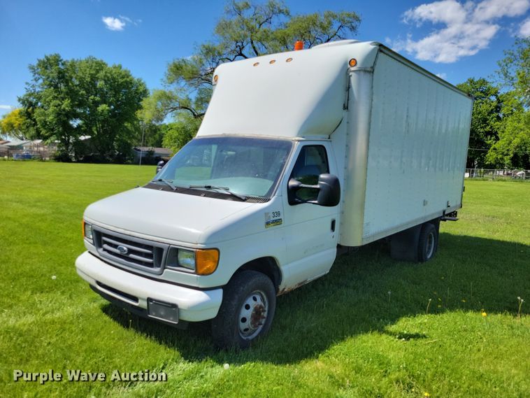 image for item DZ7132 2006 Ford E450 box truck