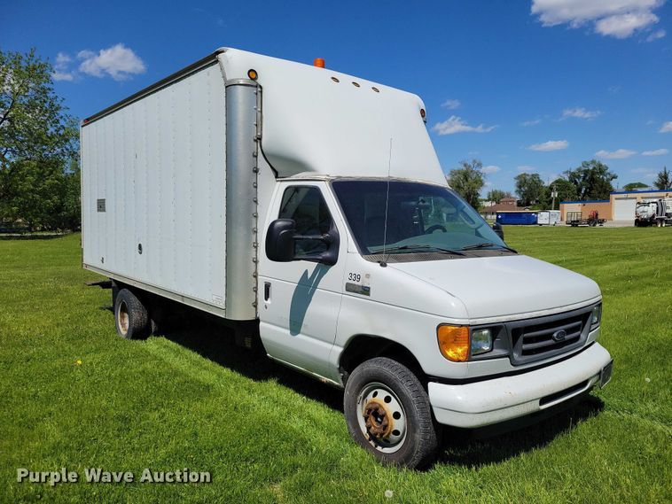 image for item DZ7132 2006 Ford E450 box truck